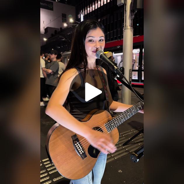 Porno onlayn tomosha: Askarlar generalning qizi va xotinini sikishdi Seksual ichki kiyim aks ettirilgan porno videolar