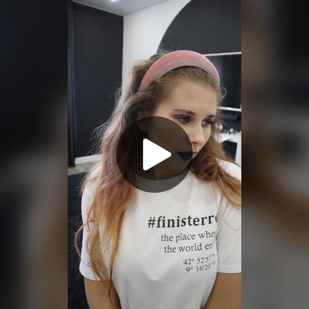 Әдемі жас брюнетка секс Екі балапанмен порно