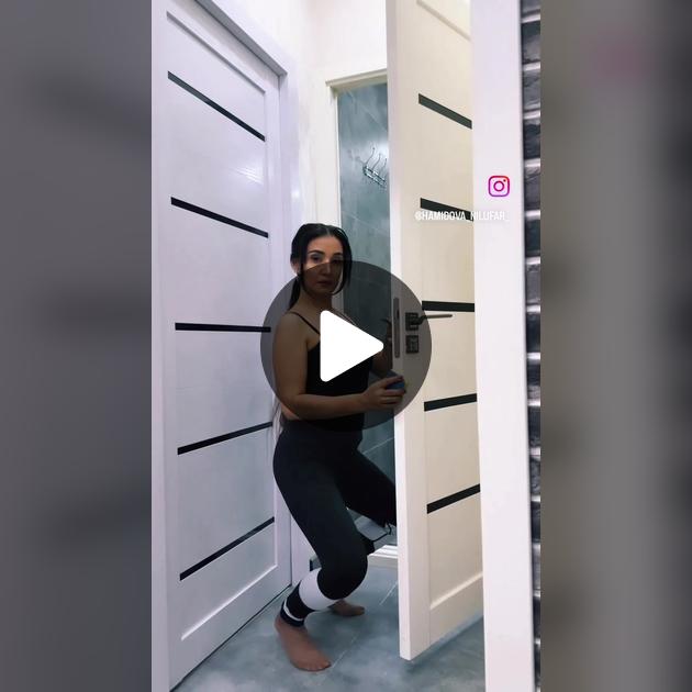 Qizning qinining yaqindan olingan videosi Suv bilan qiz jinsiy aloqa