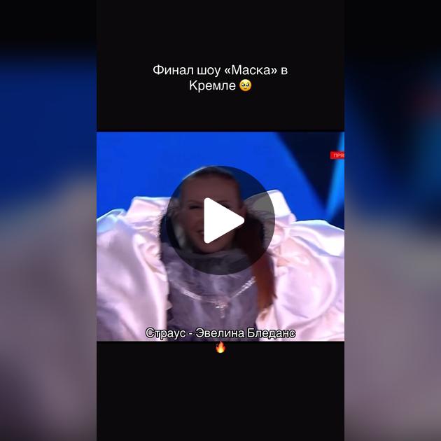 Yalangoch Mariya Karpova Ikki erkak erining oldida xotinni sikish