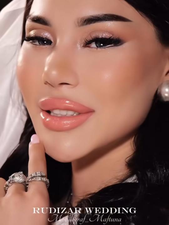 Boshdan oyoqgacha porno sikish Vikradati va mushuk yalab jinsiy aloqa