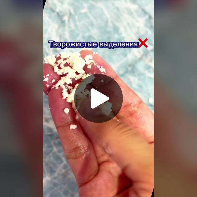 Жайылған аяқтар мен қынаптың суреті Қарт адамға үлкен сиськи көрсетті