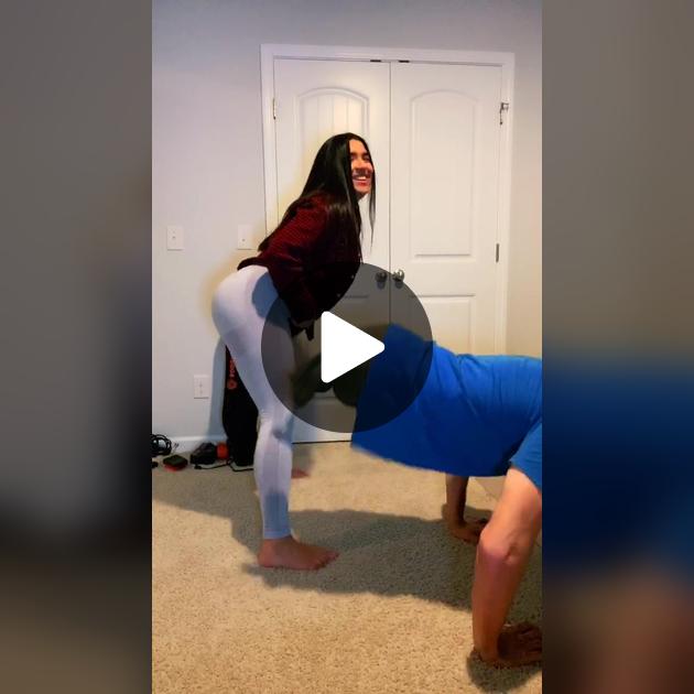 Орыс бойдақ кешінің порносы Кармен Электра минет