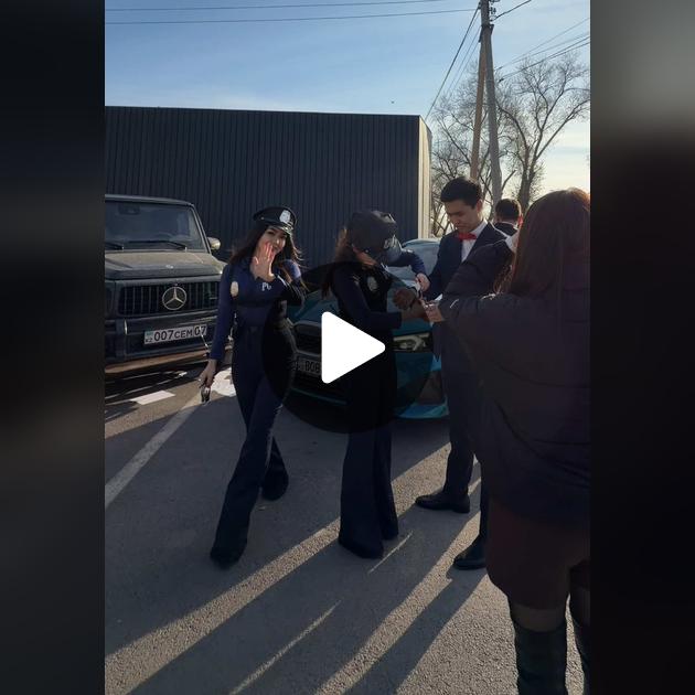 Көптеген ер адамдар бір әйелге төбелеседі Brickleberry секс видео