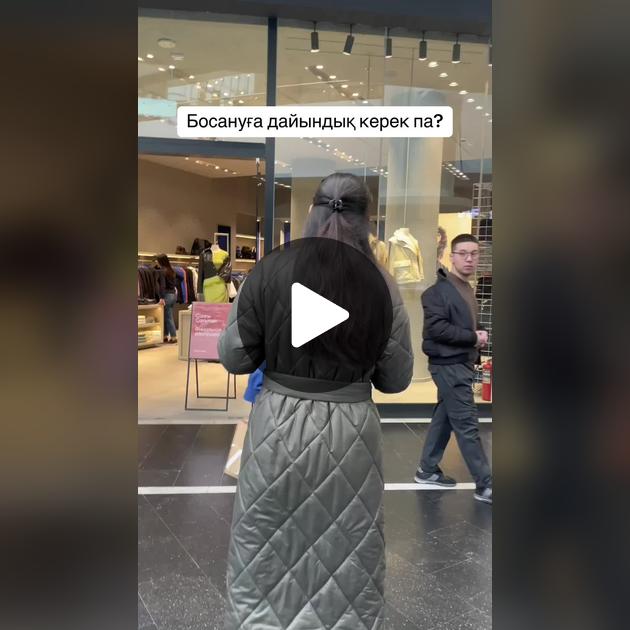 Итальяндық монахпен жыныстық қатынас Порно жігіт қыздың кискасын жалайды